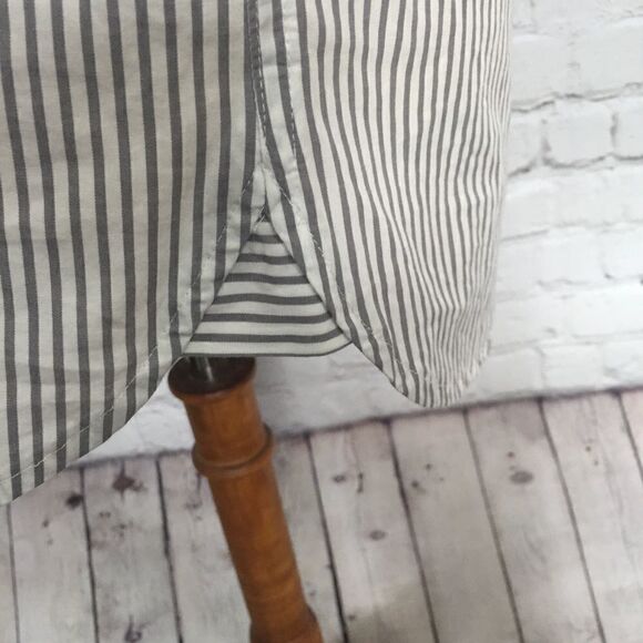 J. CREW 1/2 BUTTON FRONT POP OVER TUNIC - Picture 3 of 8